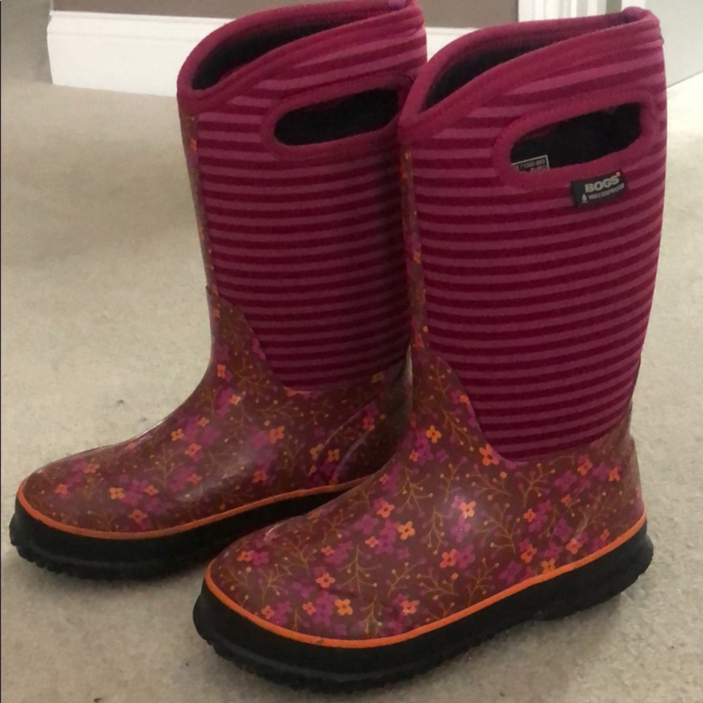 Barely worn youth size 3 Bogs Snow Boots!